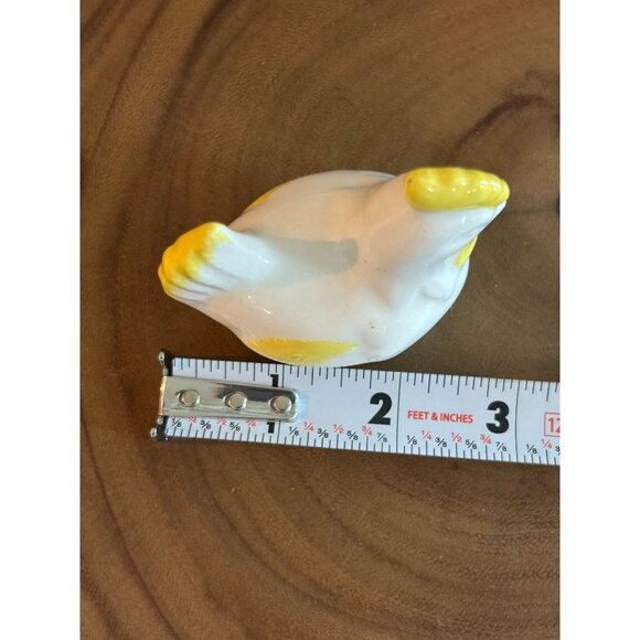 Vintage Ceramic Hen Salt & Pepper Shaker Set With Yellow Accents - Picture 7 of 7